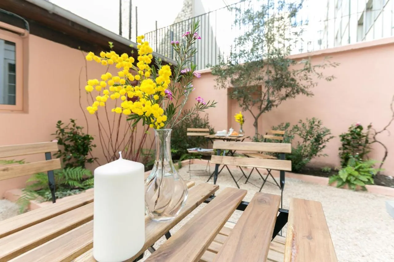 **  Hotel Hector Paris France